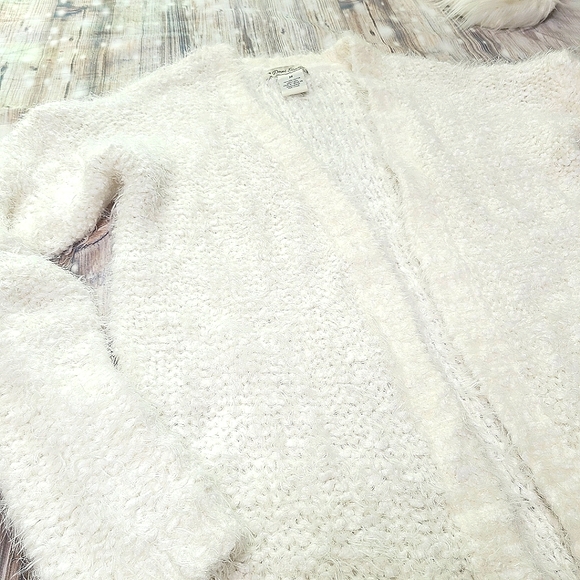 White long fuzzy cardigan - Picture 3 of 7